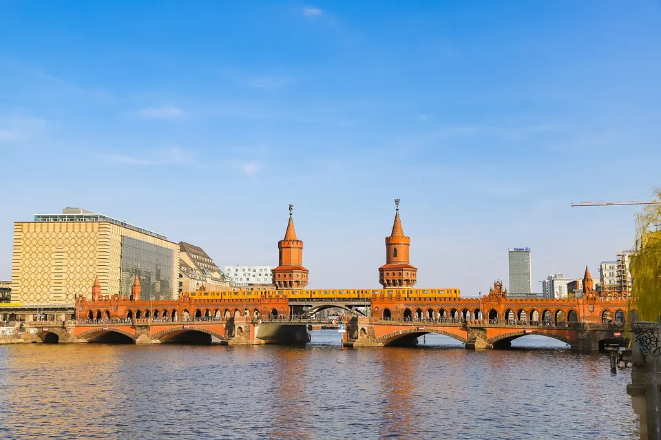 Ehemaliger Grenzübergang Oberbaumbrücke Berlin (33947839448)
